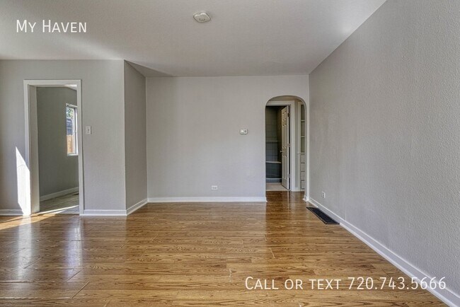 Foto del edificio - Cozy 2-Bedroom in Elyria-Swansea