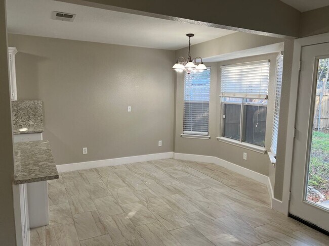 Foto del edificio - 5909 Avery Island Ave