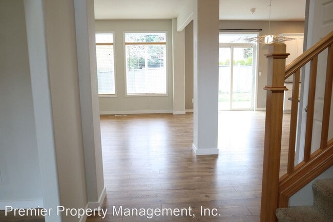 Building Photo - 3 br, 2.5 bath House - 106 E 15th Place