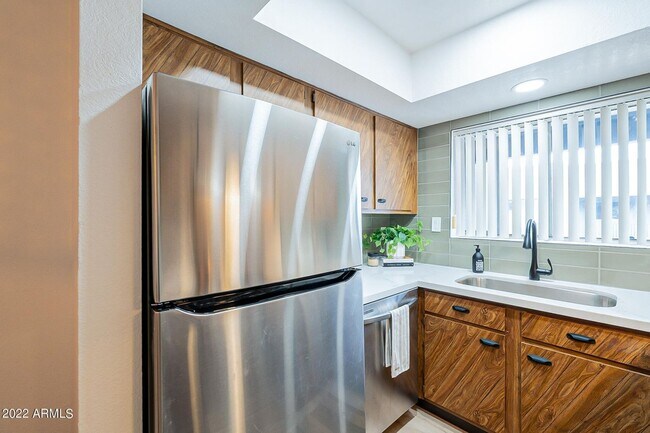 Foto del edificio - TOTAL REMODELED CONDO IN PHOENIX!