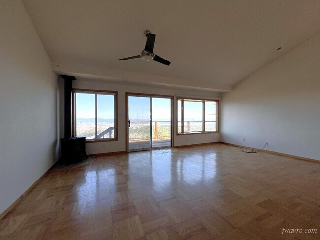 Building Photo - 136 Lassen Dr