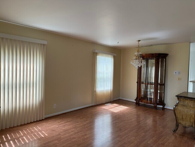 Foto del edificio - 1221 Orleans Dr