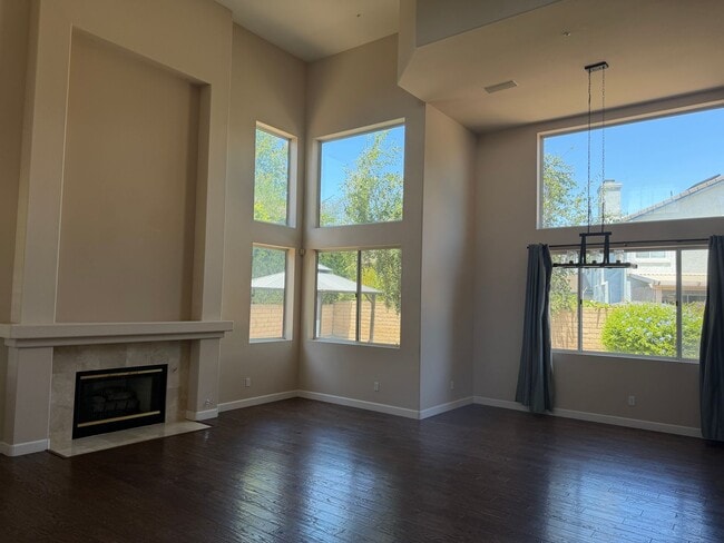 Building Photo - 841 Rosebud Dr