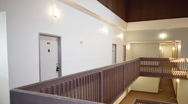 Foto del edificio - GRANTVILLE 1BR 1BA TOWNHOUSE - UPGRADED KITCHEN + BATH, AC, PET FRIENDLY, ASSIGNED PARKING, POOL,...