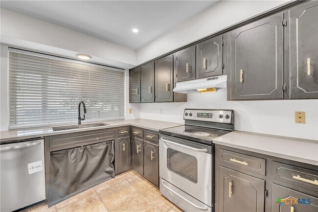 Foto del edificio - 613 Manning Dr