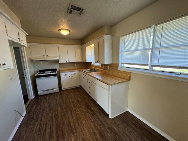 Foto del edificio - 3 bed, 1 1/2 bath, 1 car garage home in Mo...