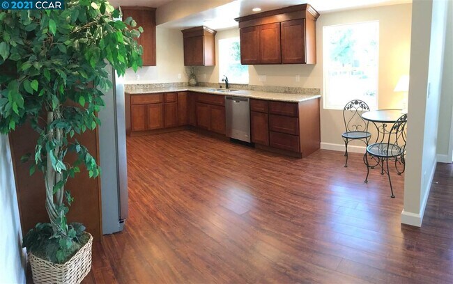 Building Photo - 1448 Rosal Ln