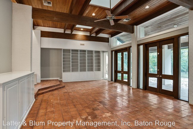 Building Photo - 11822 Oak Shadow Dr