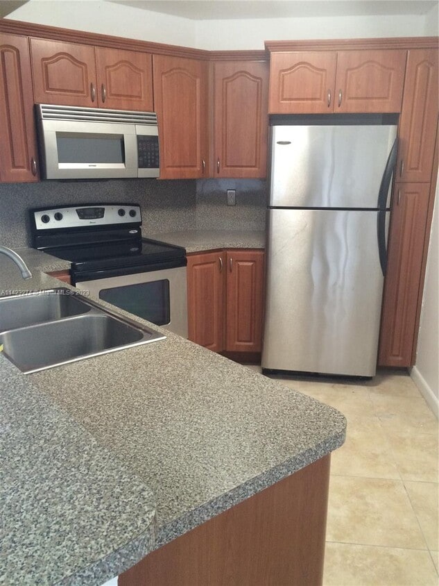 Primary Photo - 9715 Fontainebleau Blvd