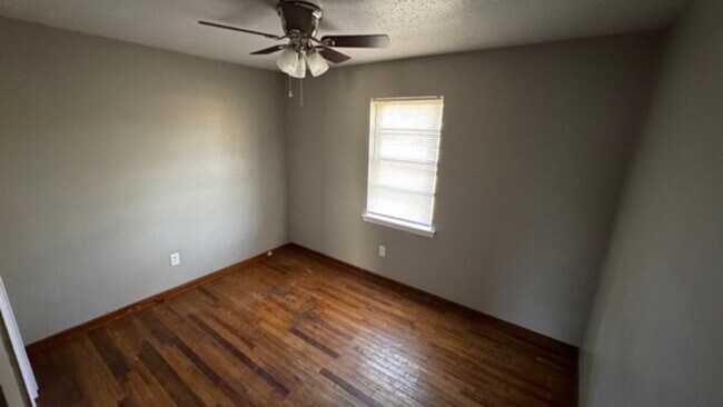 Foto del edificio - 77 Navy Dr