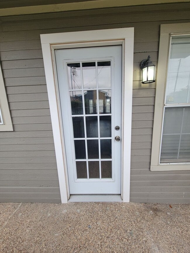 Building Photo - 1334 Park Ave