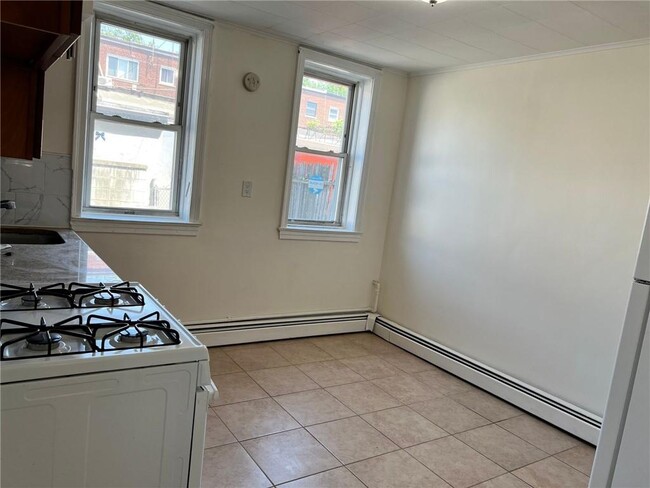 Building Photo - 2055 Coyle St