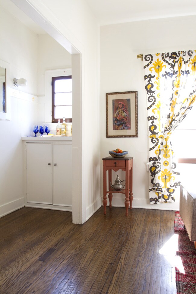 living room / office nook - 4713 Willow Brook Ave