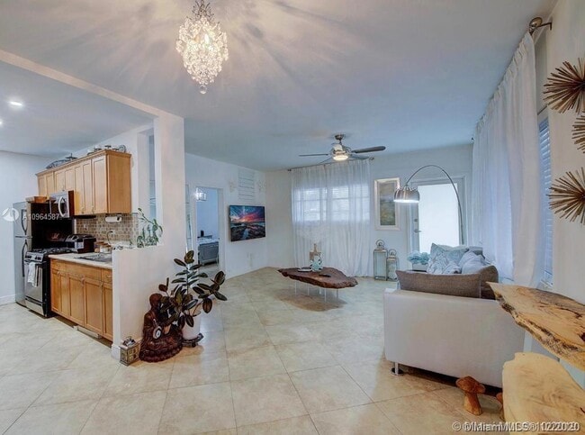 Building Photo - 1120 Venetian Way