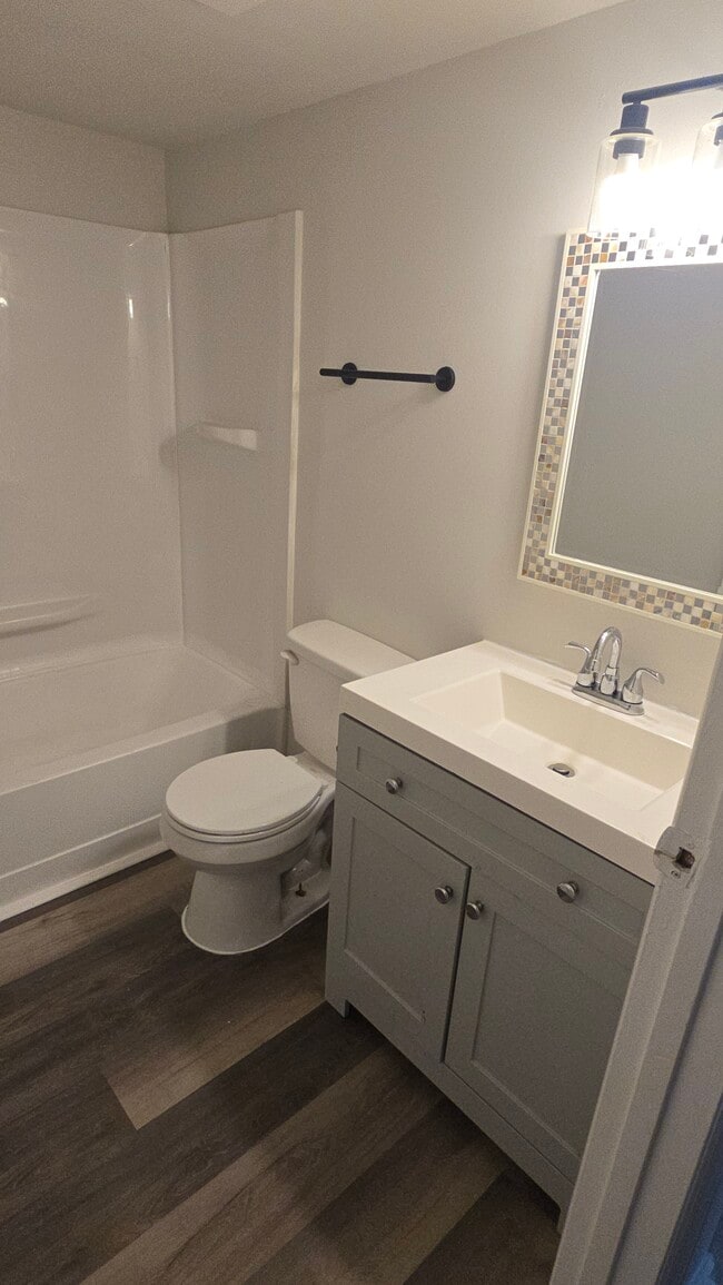 Building Photo - Elmtree Apartments