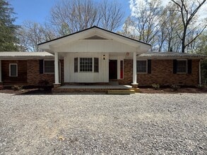 Building Photo - 194 Lance Rd