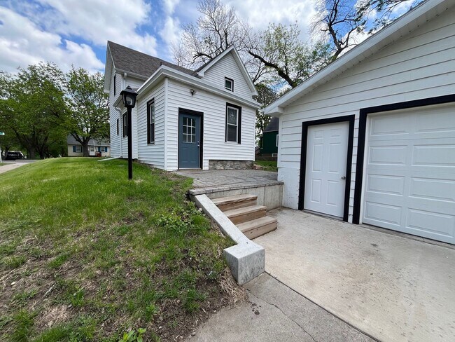 Foto del edificio - 4 Bed/1.5 Bath Rental Home in Central Sioux Falls!