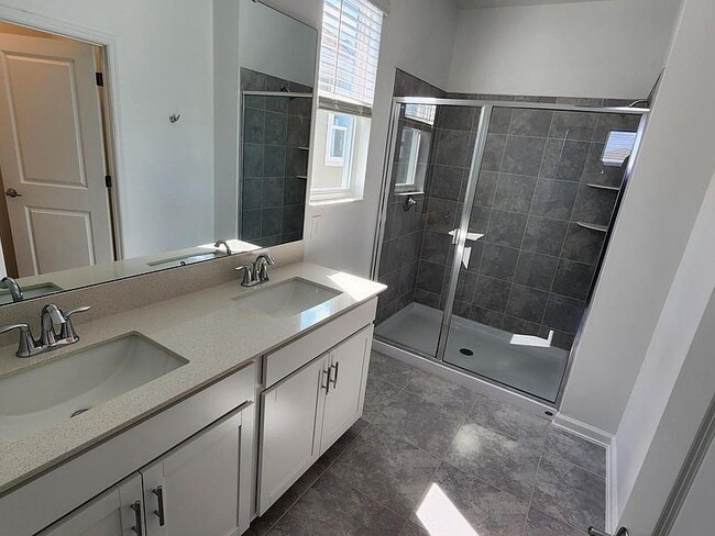 Foto del edificio - 4-Bed, 3-Bath Haven on Parable Way, Winter Garden!"