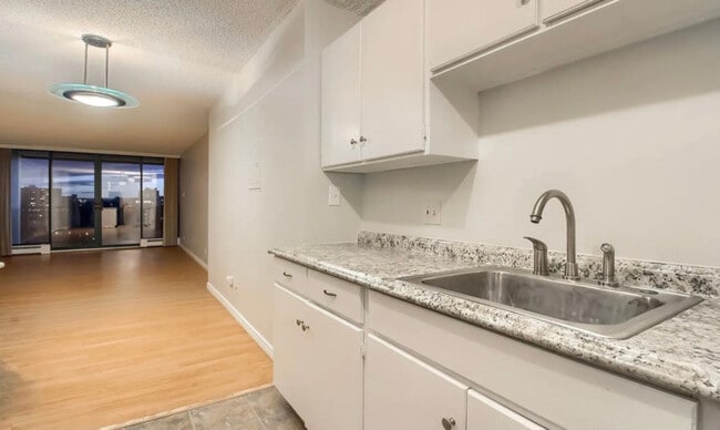 Building Photo - 550 E 12th Ave