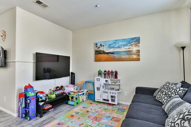 Building Photo - 718 Mariposa Cir