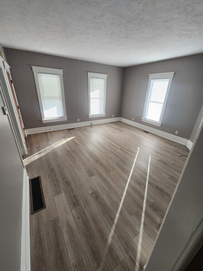 Foto del edificio - 445 W Carpenter St