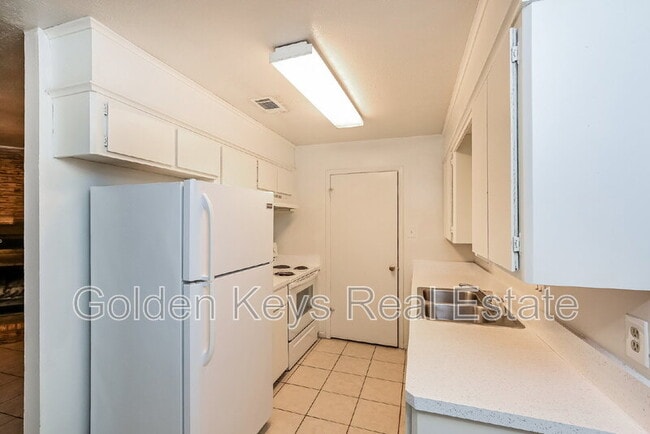 Building Photo - 709 San Benito Dr