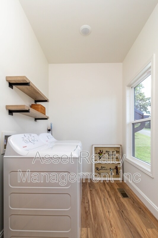 Foto del edificio - 915 River Cliff Dr