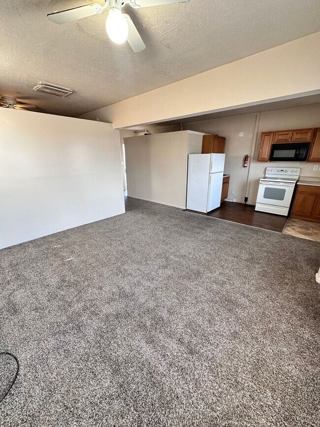 Foto del edificio - 6104 Zuni Rd SE