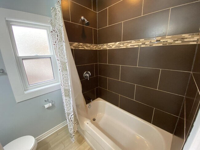 Photo du bâtiment - 254 Holton Ave S