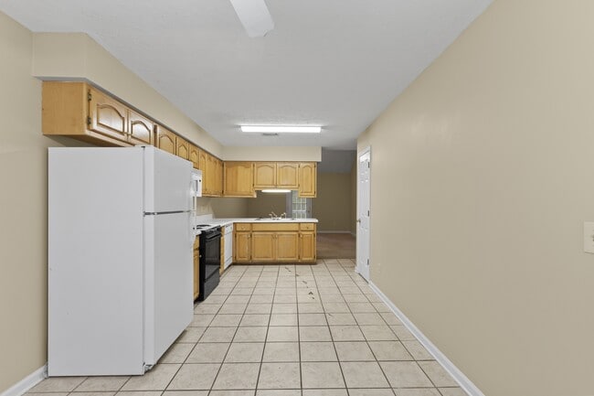 Building Photo - 684 Yeager Ln