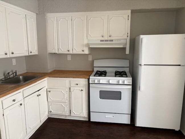 Foto del edificio - Beautifully updated 2 bedroom home