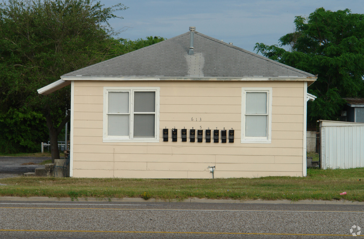 Building Photo - 613 Nas Dr