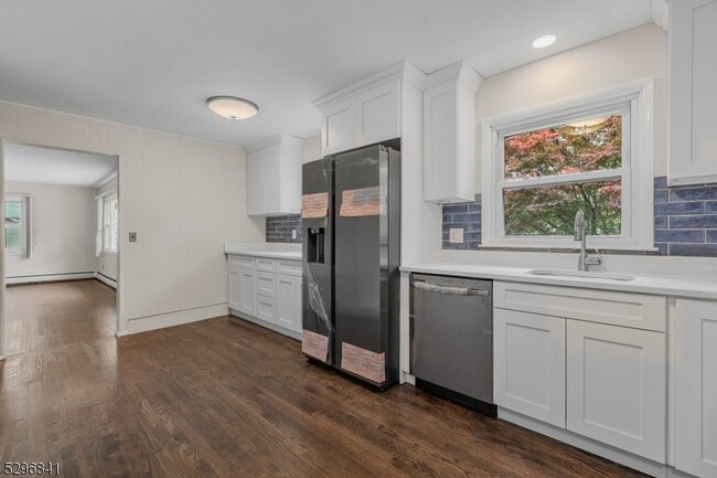 Building Photo - 44 Monhegan Ave