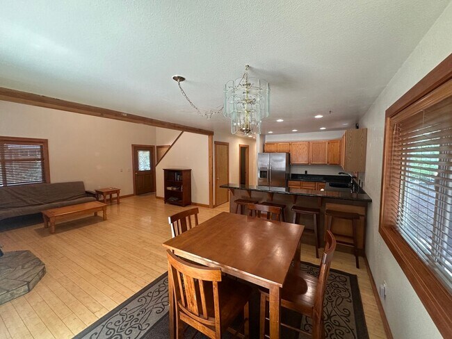 Foto del edificio - Three Bed, Two Bath Home In Prosser With Two Car Garage
