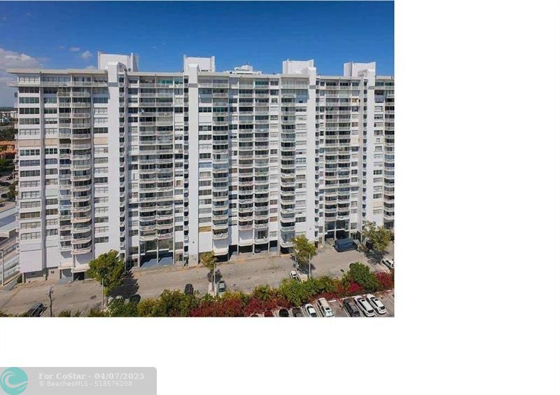 Foto principal - 18041 Biscayne Blvd