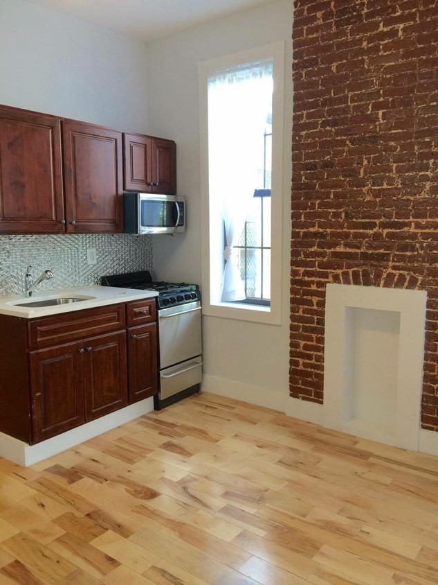 Primary Photo - 699 Bushwick Ave