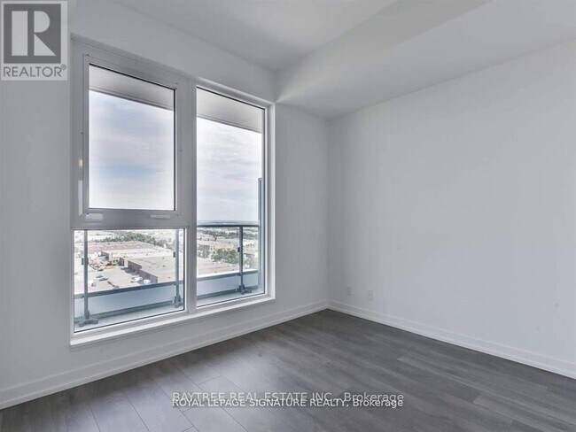 Building Photo - 898 Portage Pkwy