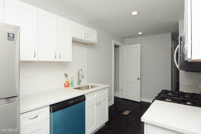 Building Photo - 3 br, 1 bath Duplex - Urban Abodes Unequal...