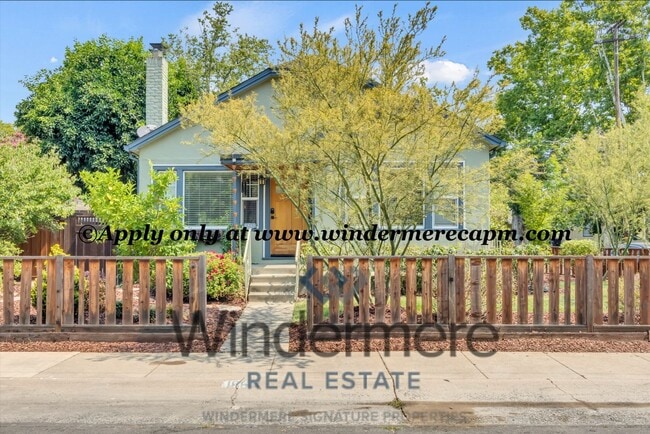 Building Photo - Timeless Modern Luxury 3 bedroom in one of...