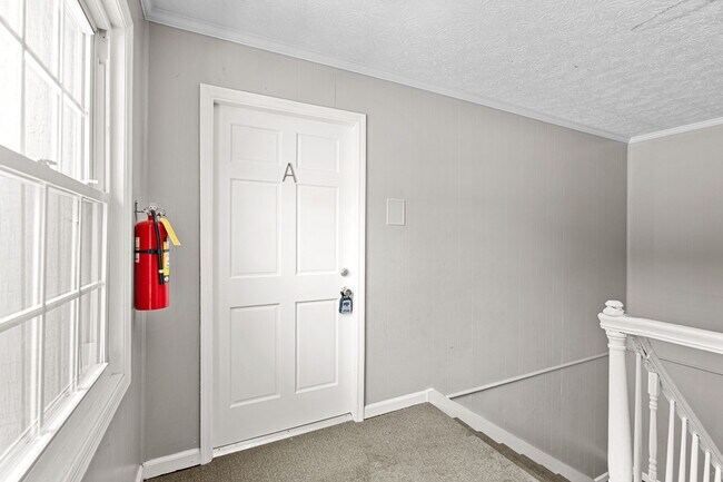 Foto del edificio - 315 Winding River Dr