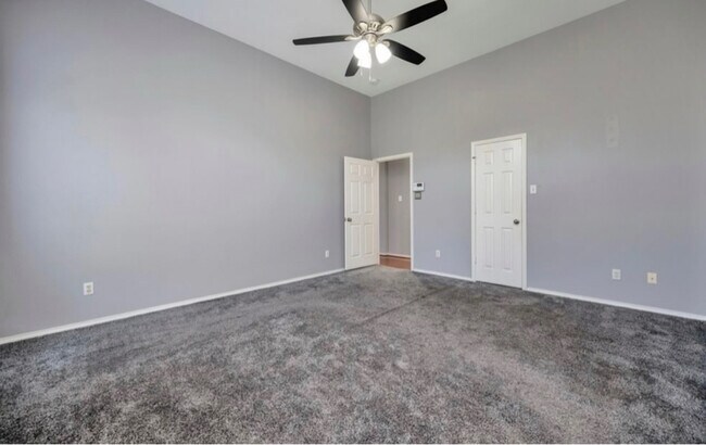 Foto del edificio - 10150 Santa Clara Ave