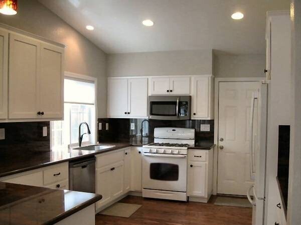 Building Photo - **Nice Windsor Home!!**