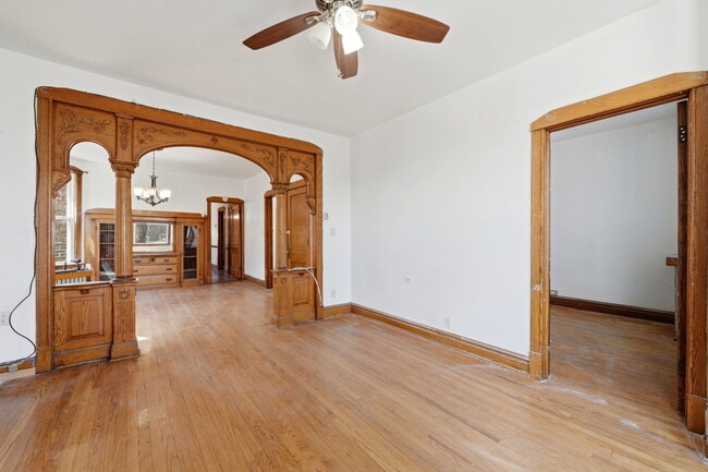 Building Photo - 1526 N Springfield Ave