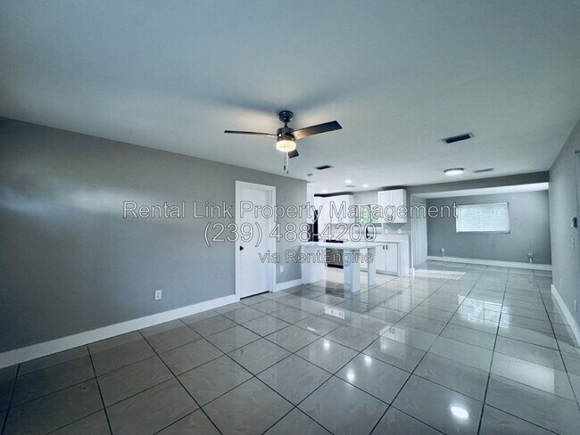Foto del edificio - 4432 E Riverside Dr