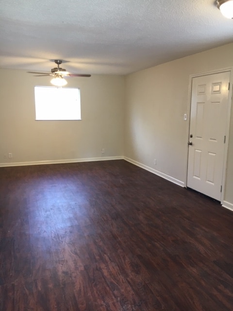 Foto del edificio - 2101 Magnolia Dr