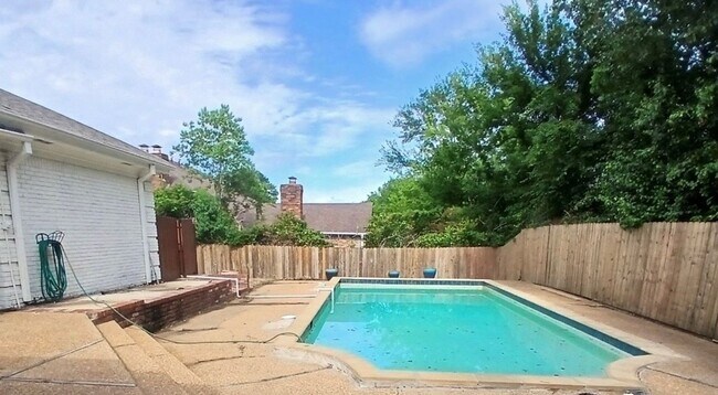 Foto del edificio - 117 Rolling Creek Dr
