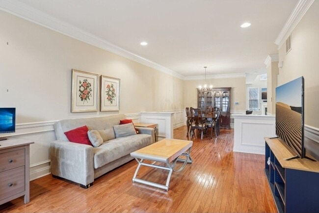Building Photo - Spacious 3BR Townhome in Newtown Square