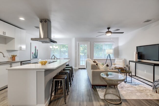 Building Photo - 3208 Northeast Dr