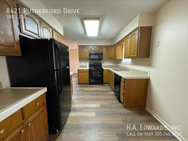 Foto del edificio - 8421 Rutherford Dr