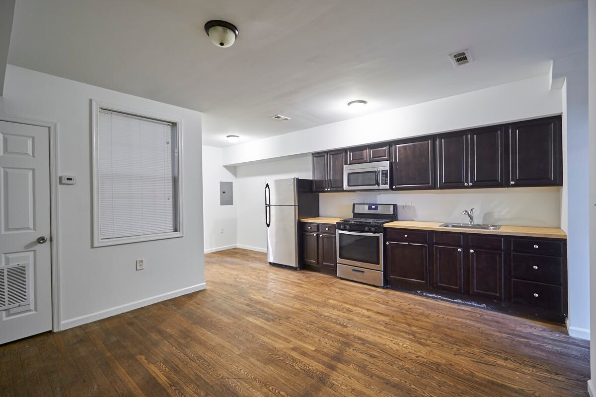 Foto principal - 1255 Raum St NE